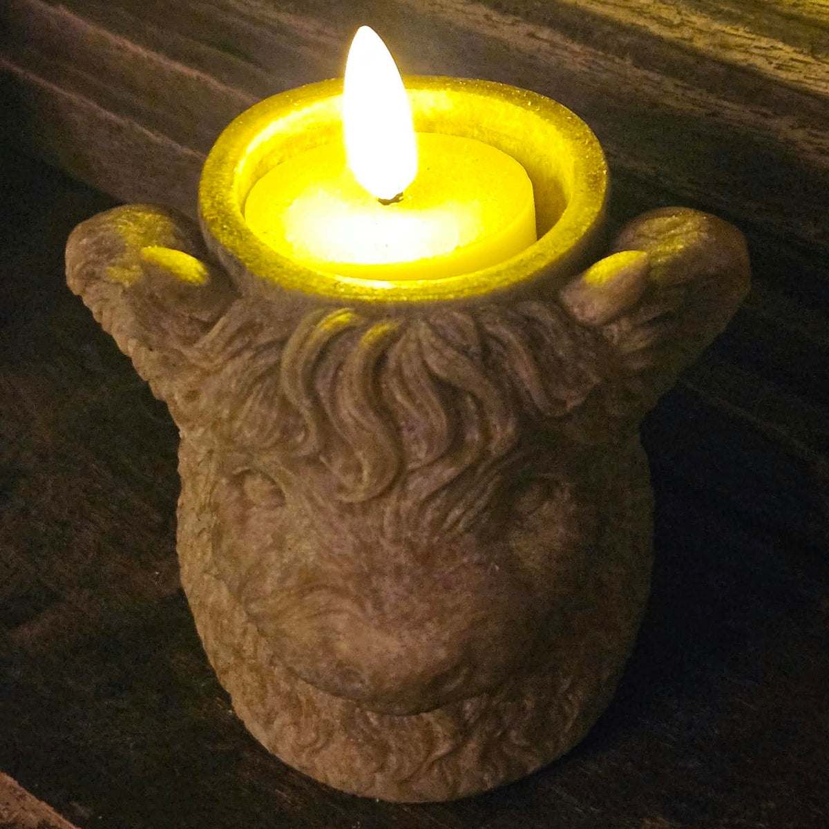Highland Cow geurlichthouder van amberblokjes – 150 g light amber